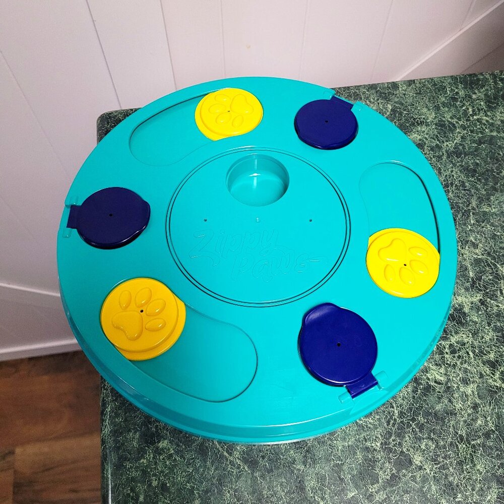 Zippy Paws Hide and Seek Doggie Toy Game LNWOT